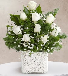 9 beyaz gül vazosu  Manisa hediye sevgilime hediye çiçek 
