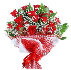 11 kırmızı gülden buket  Manisa çiçek satışı 