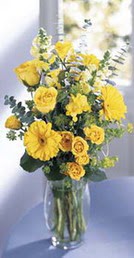  Manisa çiçek gönderme sitemiz güvenlidir  sari güller ve gerbera cam yada mika vazo