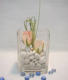 2 adet gül camda taslarla   Manisa uluslararası çiçek gönderme 