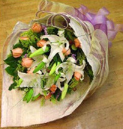  Manisa yurtiçi ve yurtdışı çiçek siparişi  11 ADET GÜL VE 1 ADET KAZABLANKA