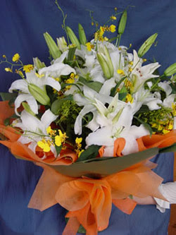  Manisa yurtiçi ve yurtdışı çiçek siparişi  5 ADET KAZABLANKA BUKETI KALITEDEN SASMAYANLARA