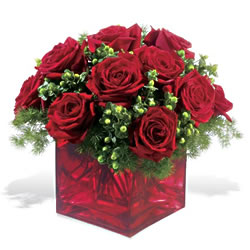  Manisa uluslararası çiçek gönderme  9 adet kirmizi gül cam yada mika vazoda 