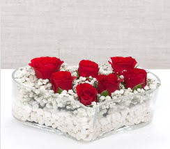 kalp içerisinde 7 adet kırmızı gül  Manisa İnternetten çiçek siparişi 