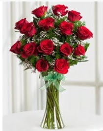 Cam vazo içerisinde 11 kırmızı gül vazosu  Manisa çiçek , çiçekçi , çiçekçilik 